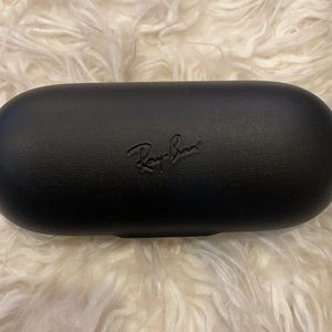 Rayban wayfarer case (Facebook)